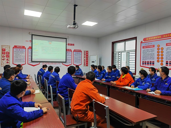 新疆天業(yè)天偉化工有限公司電石廠首批專職監(jiān)護(hù)人培訓(xùn)開(kāi)班啦（圖2）.jpeg
