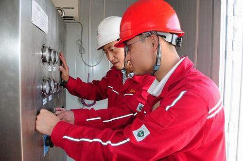 西北油田新型控制柜實(shí)現(xiàn)單井自動(dòng)化控制