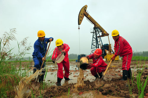 中原油田防汛排澇保生產 