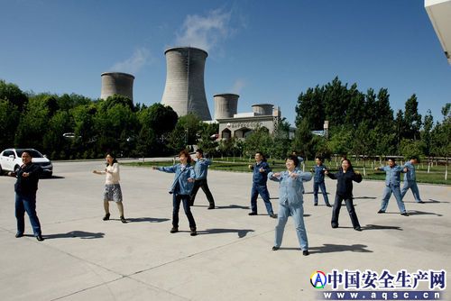 中石油獨(dú)山子石化熱電廠：“工間操”營造健康快樂工作氛圍（作者：王光輝）.jpg