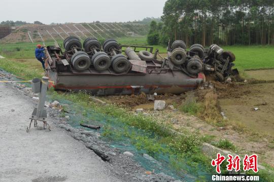 圖為事故現(xiàn)場(chǎng)。　陳泓樺 攝