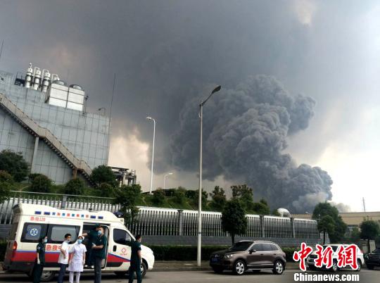 相關部門已趕赴現(xiàn)場 鐘新 攝