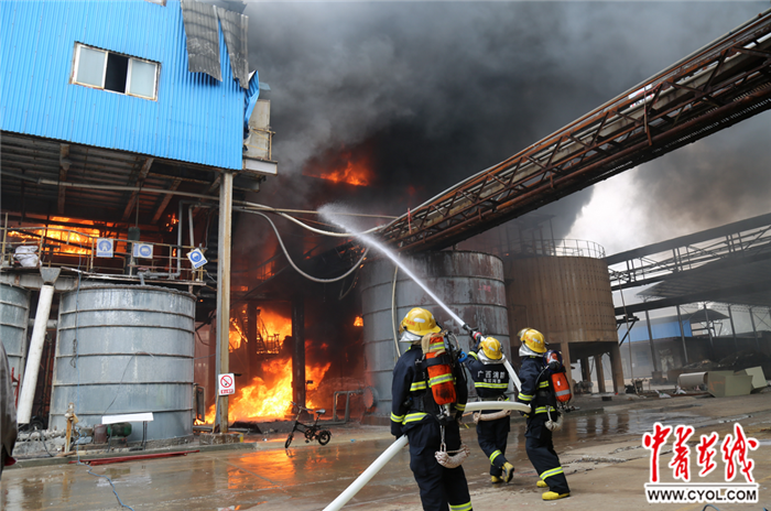 廣西來賓市一冶煉廠洗滌塔突發(fā)大火被成功撲滅