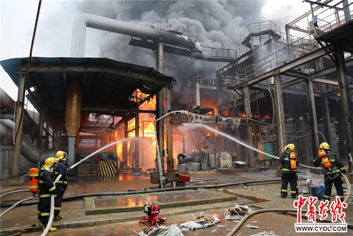 廣西來賓市一冶煉廠洗滌塔突發(fā)大火被成功撲滅