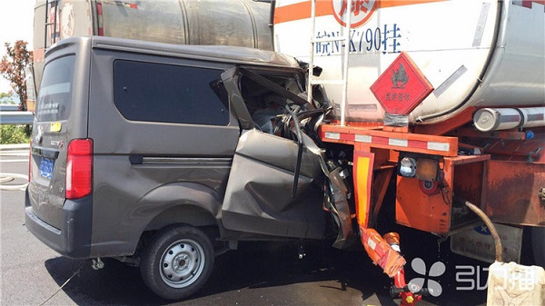 常嘉高速?；奋囆孤?多部門協(xié)作6小時排險